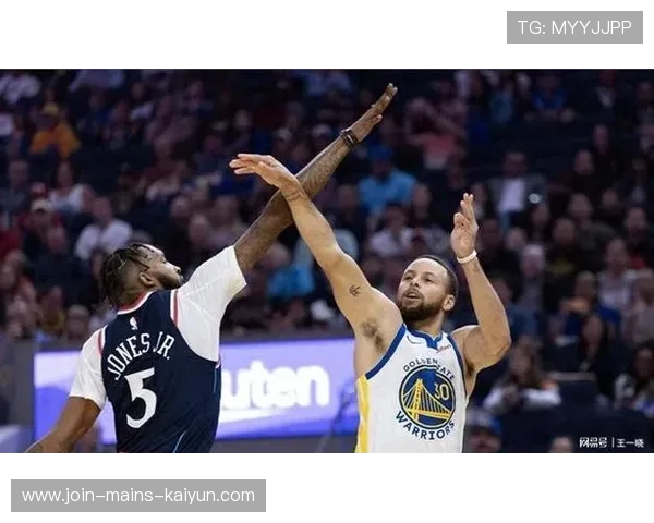 库里远投命中不断,勇士攻势如火山爆发