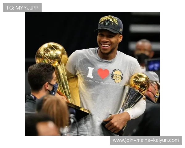 字母哥抢下终场篮板，密尔沃基雄鹿结束比赛